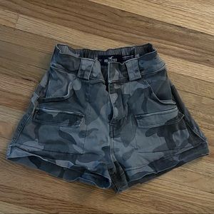 Hollister camp mom shorts size small!